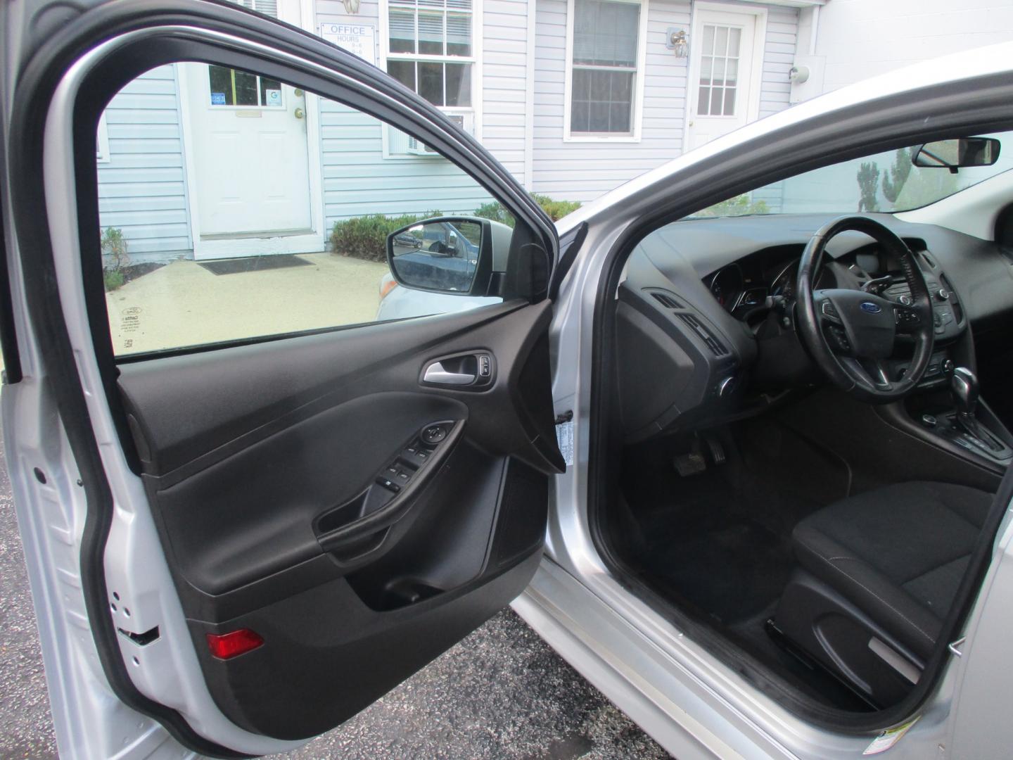 2016 SILVER Ford Focus (1FADP3F25GL) , AUTOMATIC transmission, located at 540a Delsea Drive, Sewell, NJ, 08080, (856) 589-6888, 39.752560, -75.111206 - Photo#15